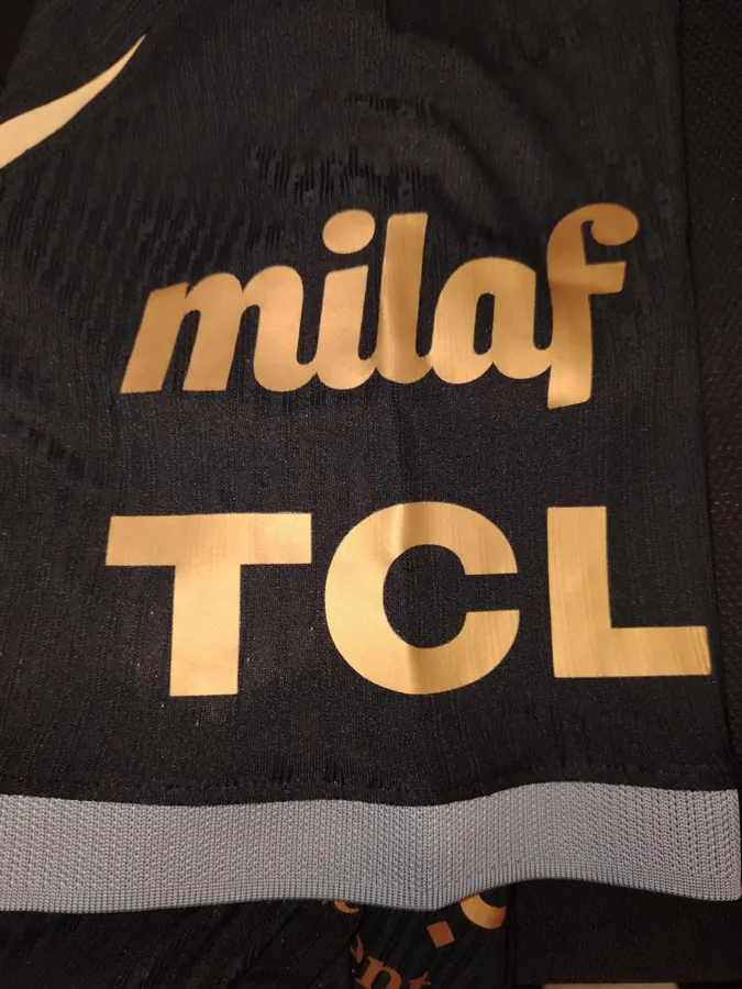 Away shirt, reference photo 7